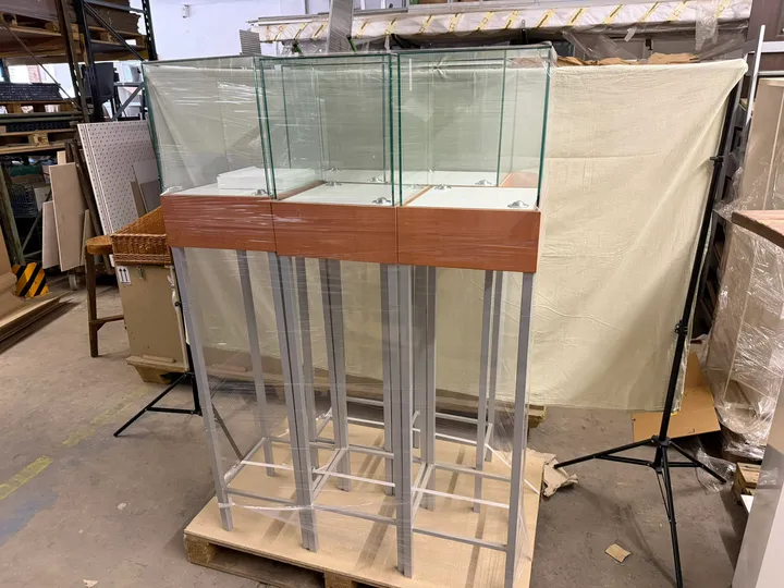 Präsentations-Glasvitrine Konvolut inkl. Beleuchtung